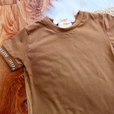 Conj. Camiseta Authentic e Bermuda em Linho - Marrom e Areia